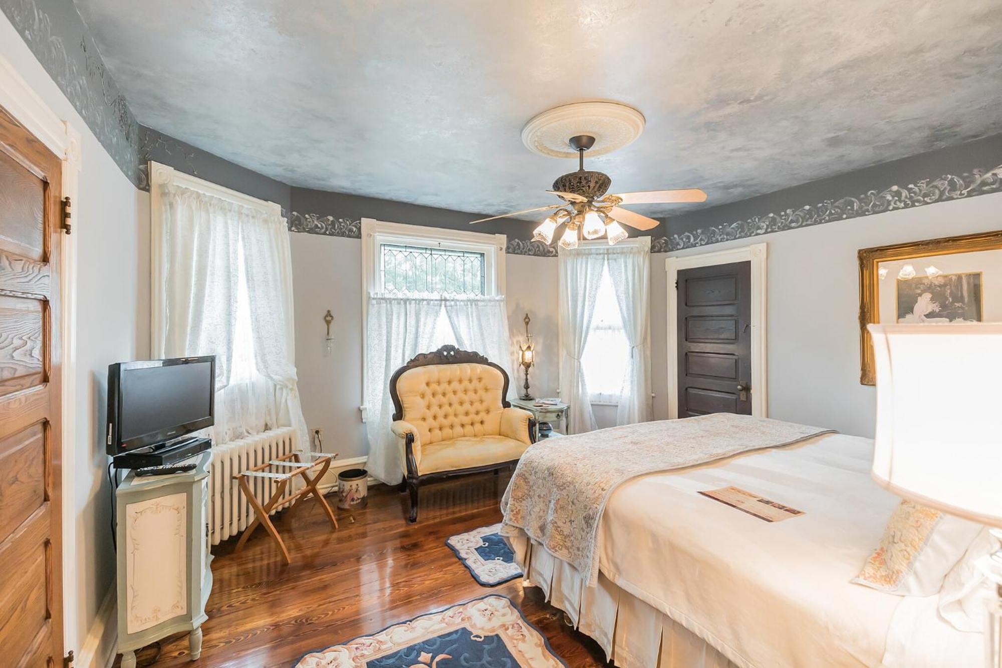 The Inn On Holly B&B Pitman Room photo